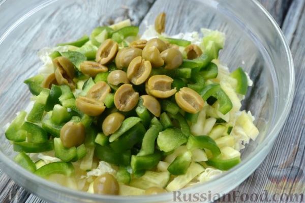 Салат с пекинской капустой и оливками