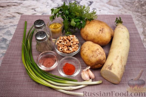Картофельный салат с редькой и грецкими орехами